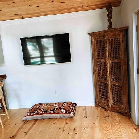 Modern Treehouse, Close To Downtown And Beach Wilmington Eksteriør bilde