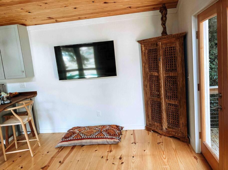Modern Treehouse, Close To Downtown And Beach Wilmington Eksteriør bilde